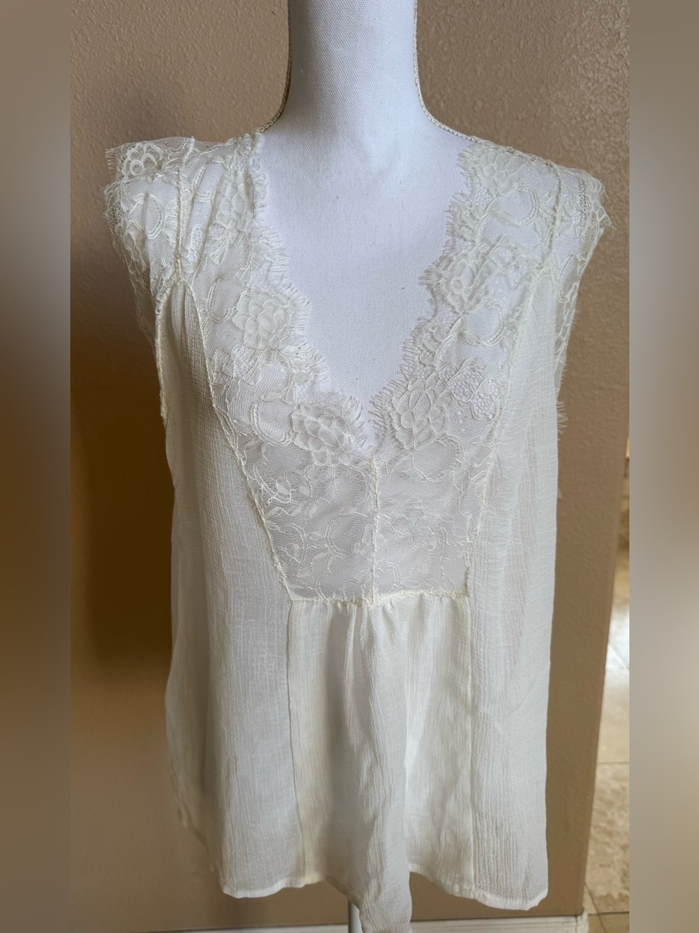 Lovestitch Ivory Lace V-Neck Sleeveless Blouse.  Size Small